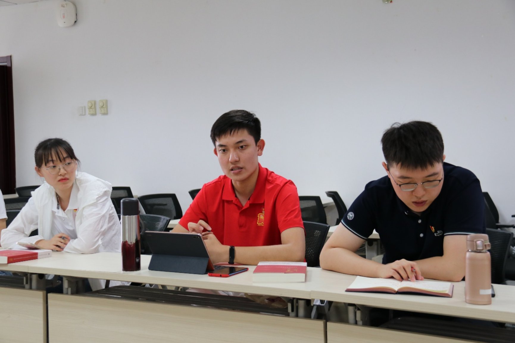 C:\Users\LENOVO\Desktop\20210701公司党委学习座谈会\IMG_7149.JPG